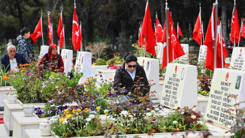 Adana’da şehitler unutulmadı haberinin görseli