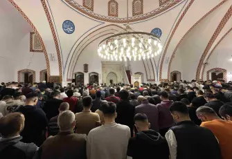Depremin ardından yeniden inşa edilen Habibi Neccar Camii, Kadir Gecesi’nde vatandaşların akınına uğradı